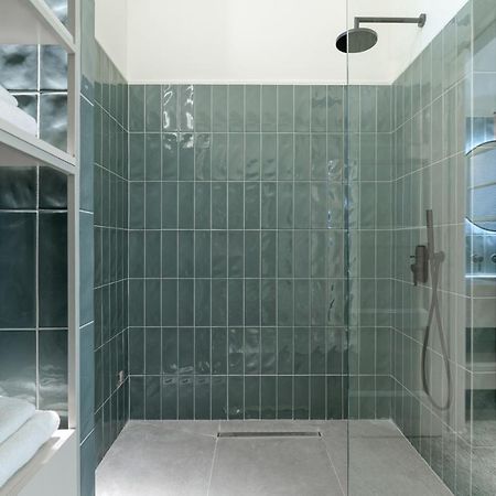 Your 4 Bdrm Dream House Acropolis View & Jacuzzi Афины Экстерьер фото