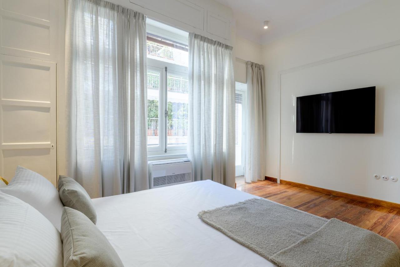 Your 4 Bdrm Dream House Acropolis View & Jacuzzi Афины Экстерьер фото